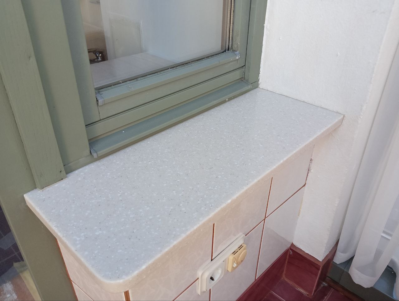 Фото подоконник из акрилового камня под крошку