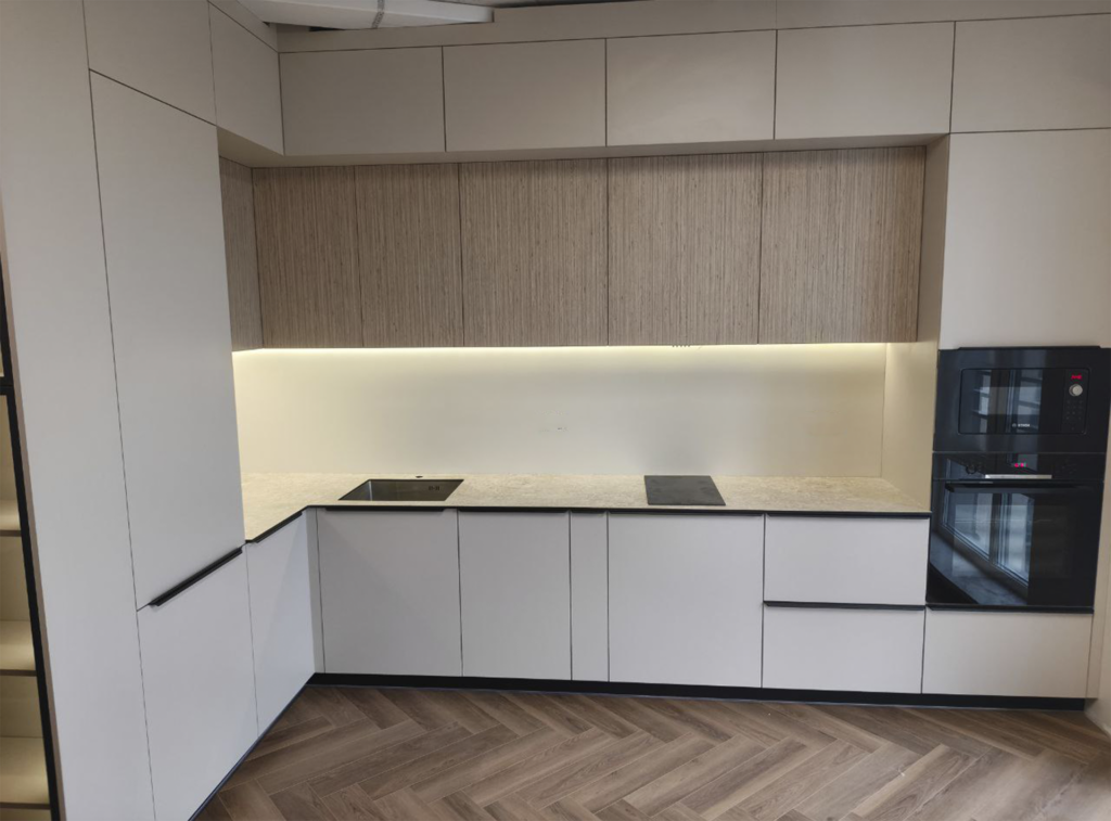 Фото угловая столешница на кухню песочного цвета из hpl компакт пластика Eterno Foros (KSKA 3148) под ключ