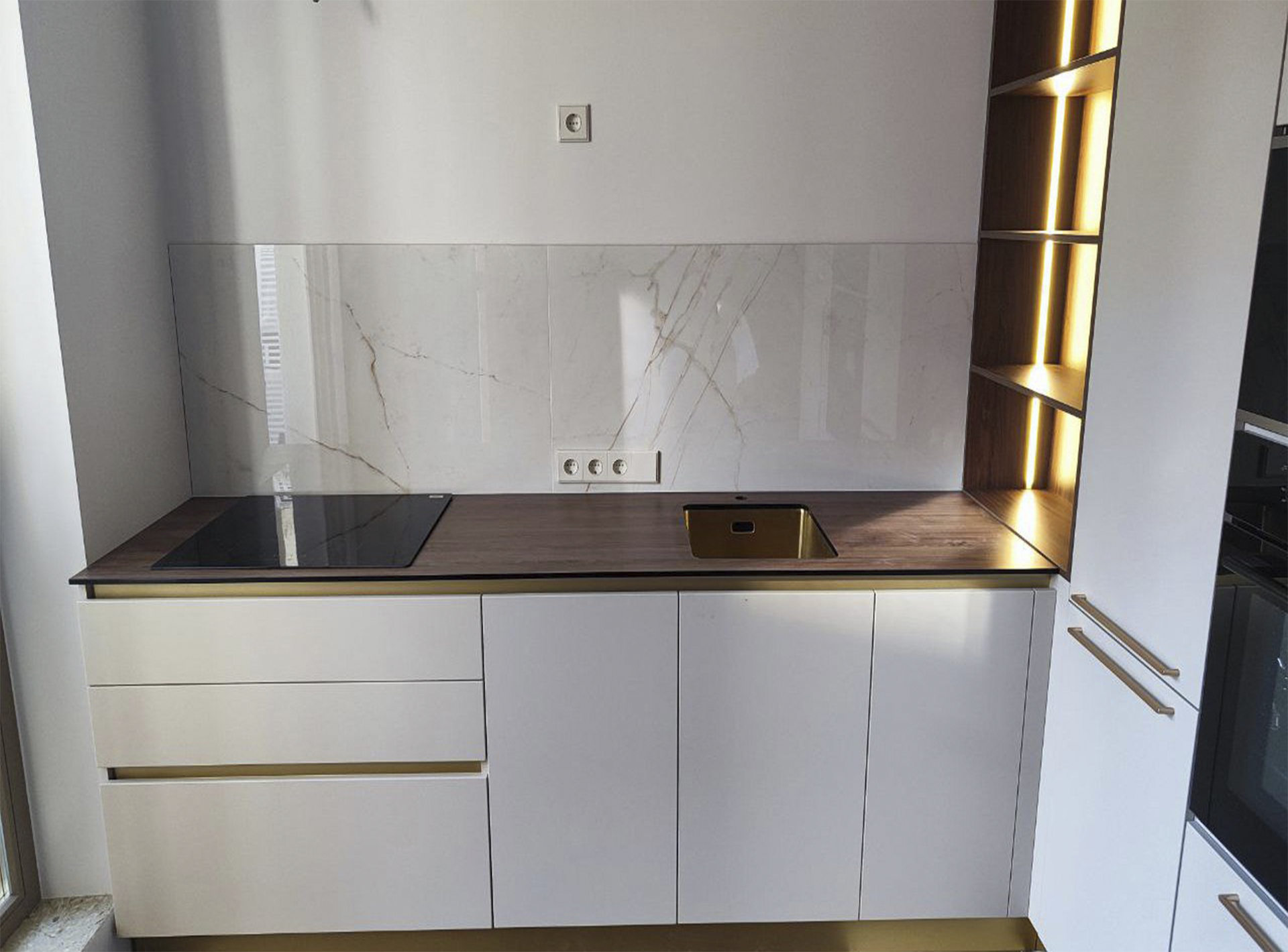 Фото прямая столешница для кухни из hpl компакт пластика