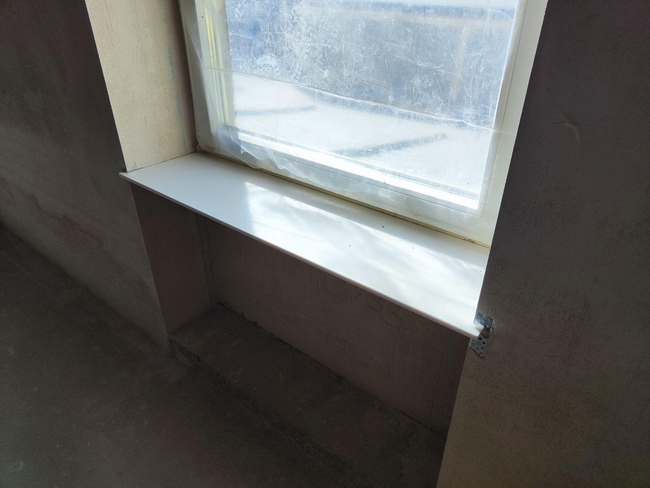 Фото подоконник из акрилового камня белый