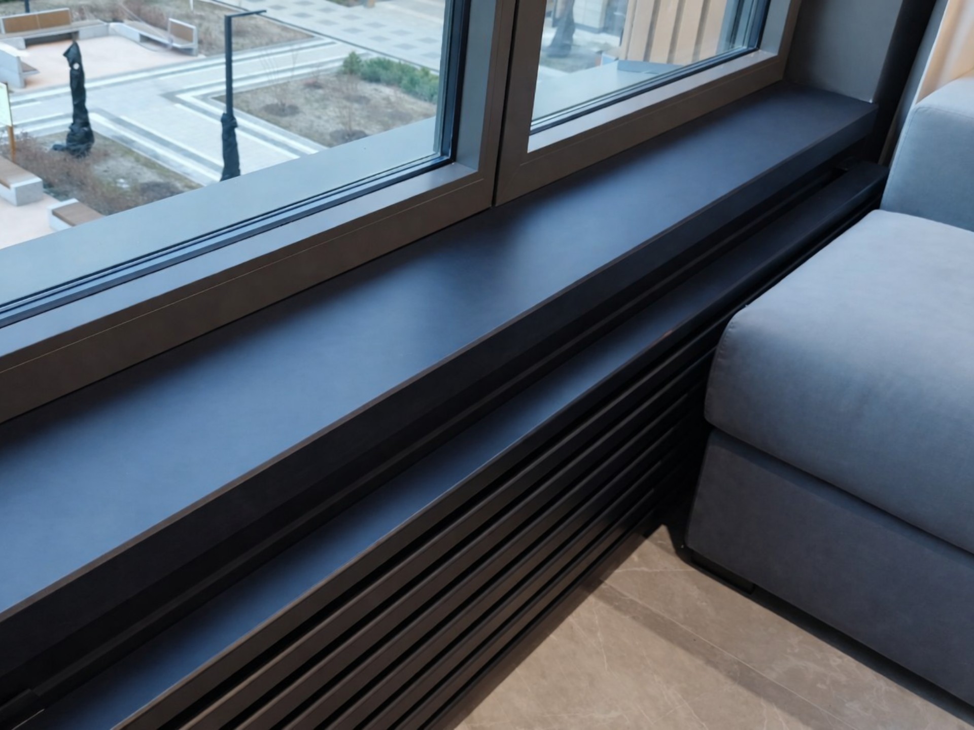 Фото подоконник из hpl компакт пластика графит